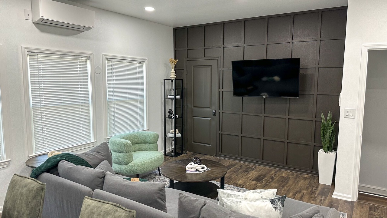 Photo of Livingroom in Florence-Graham