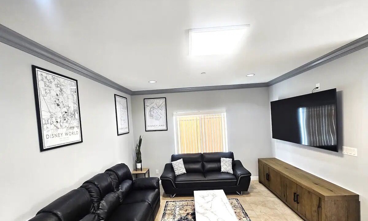 Photo of Livingroom in Midway City