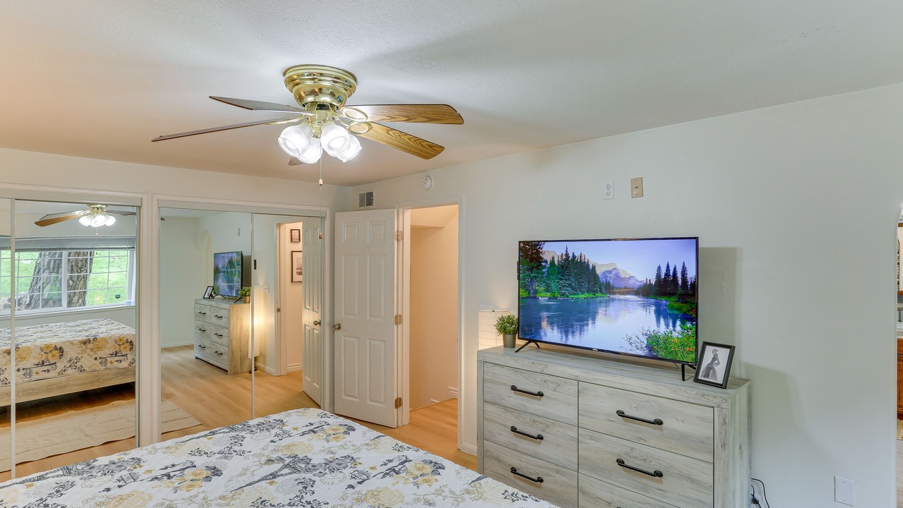 Photo of Bedroom in Crestline