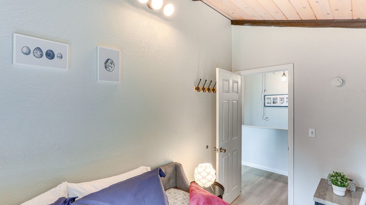 Photo of Bedroom in Crestline