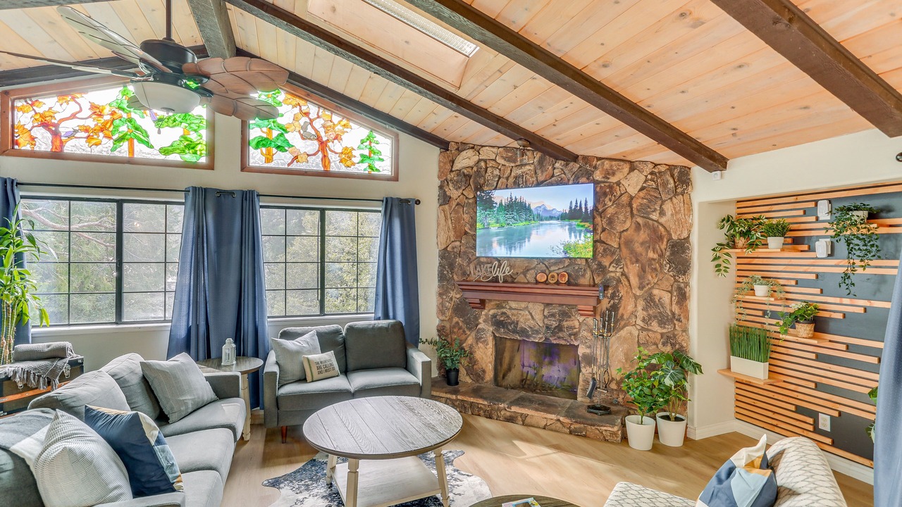 Photo of Bedroom in Crestline