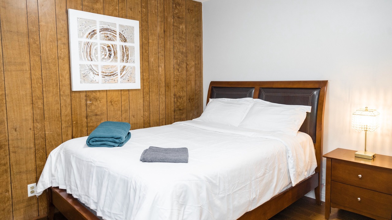 Photo of Bedroom in Walnut