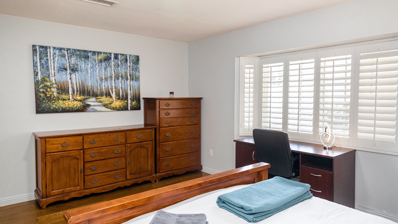 Photo of Bedroom in Walnut