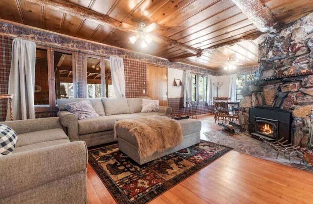 Photo of Livingroom in Big Bear City