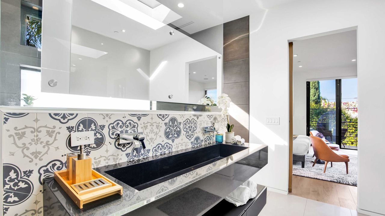 Photo of Bathroom in Carthay Circle
