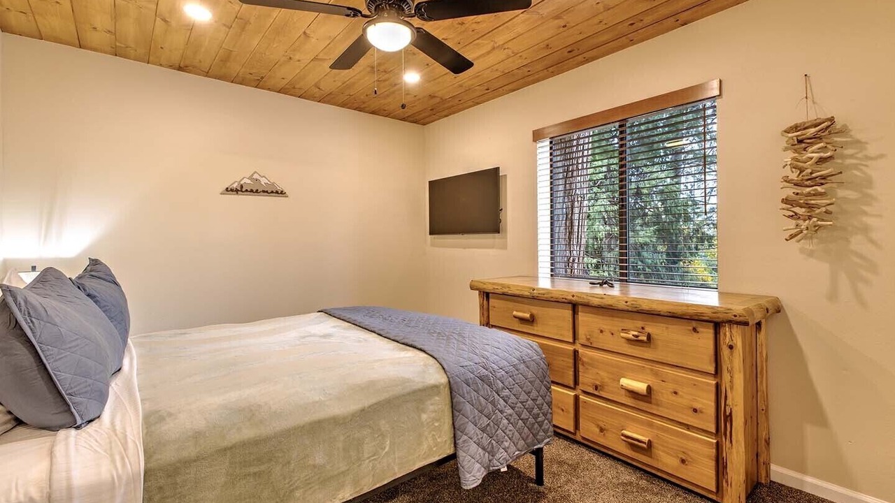 Photo of Bedroom in Idyllwild