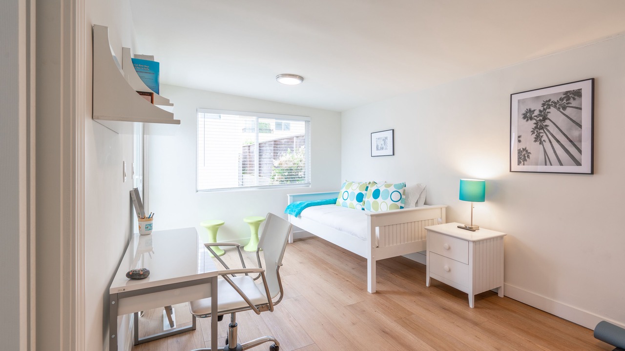Photo of Bedroom in Cardiff-by-the-Sea