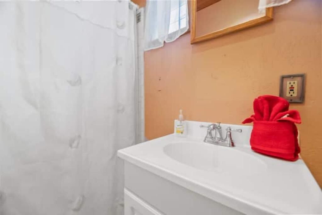 Photo of Bathroom in Peter Pan