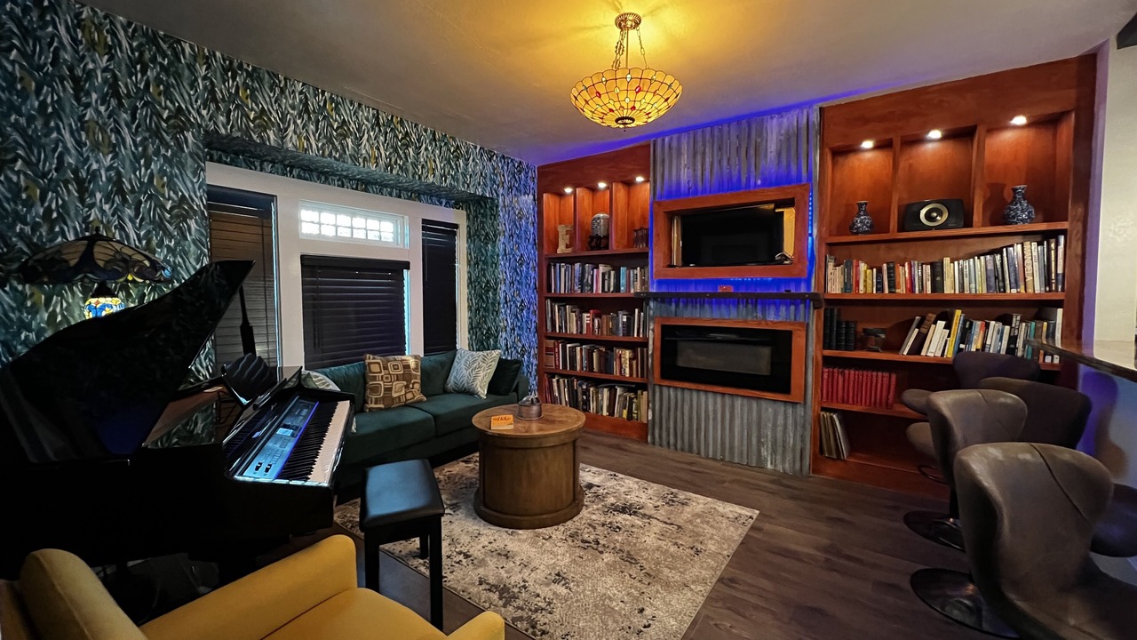 Photo of Livingroom in Northside