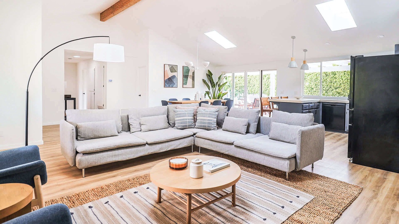 Photo of Livingroom in Racquet Club West