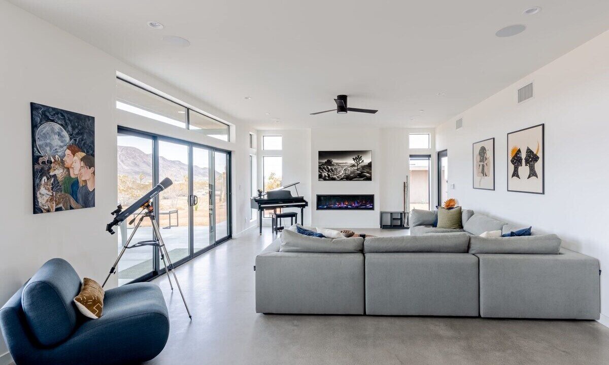 Photo of Livingroom in Landers