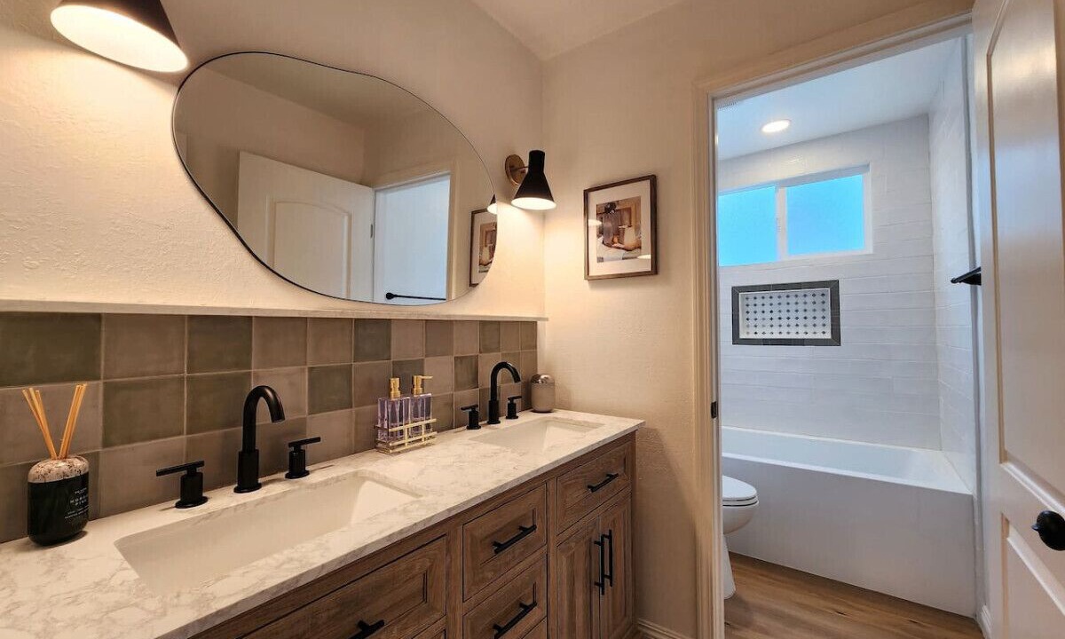 Photo of Bathroom in Sherwood Forest and Thistle Development