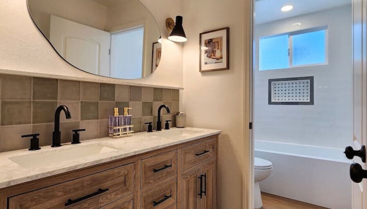 Photo of Bathroom in Sherwood Forest and Thistle Development
