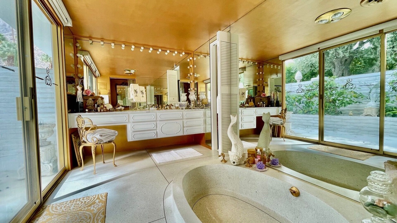 Photo of Bathroom in Historic Tennis Club