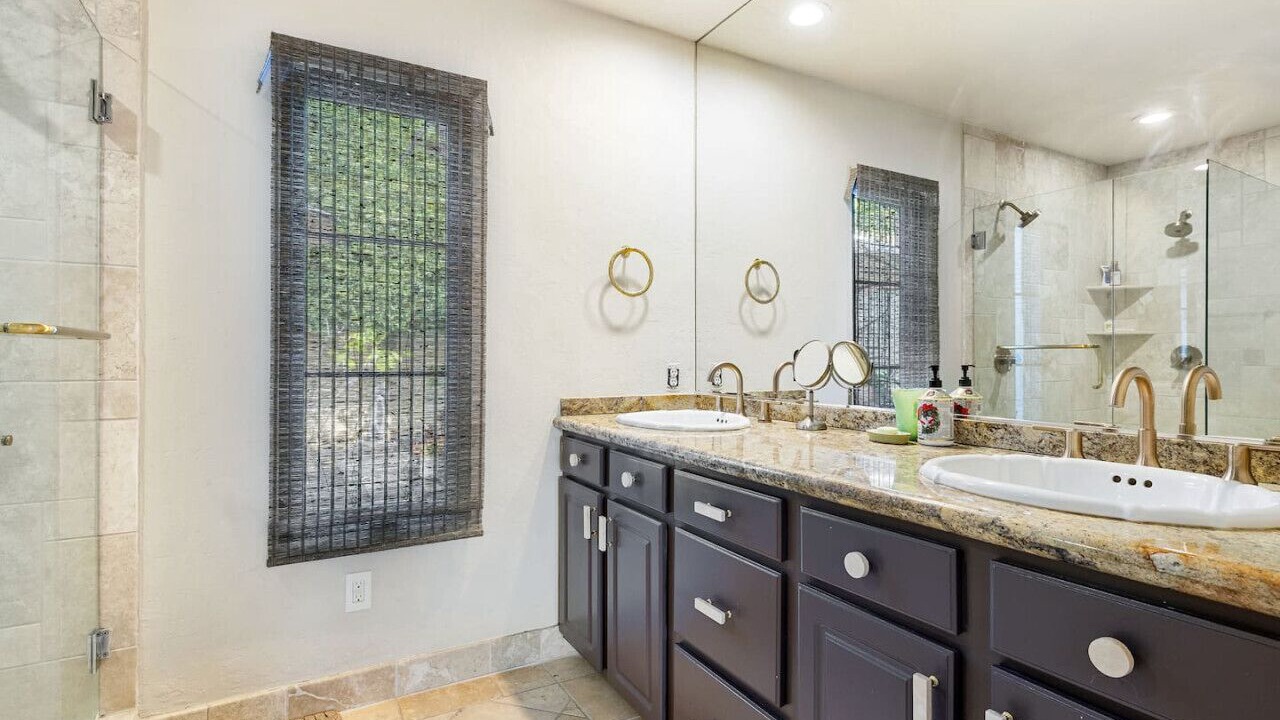 Photo of Bathroom in Los Angeles