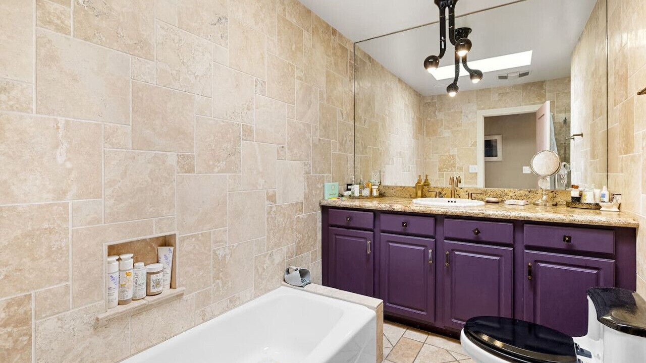 Photo of Bathroom in Los Angeles