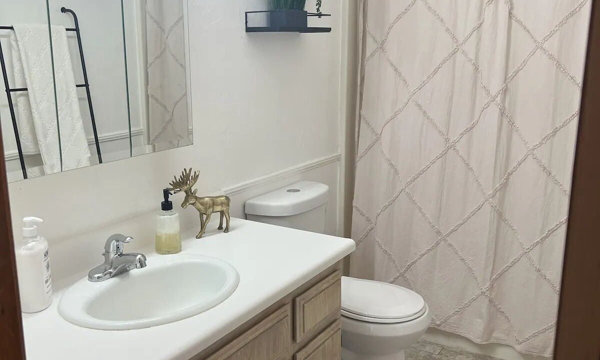 Photo of Bathroom in Wrightwood