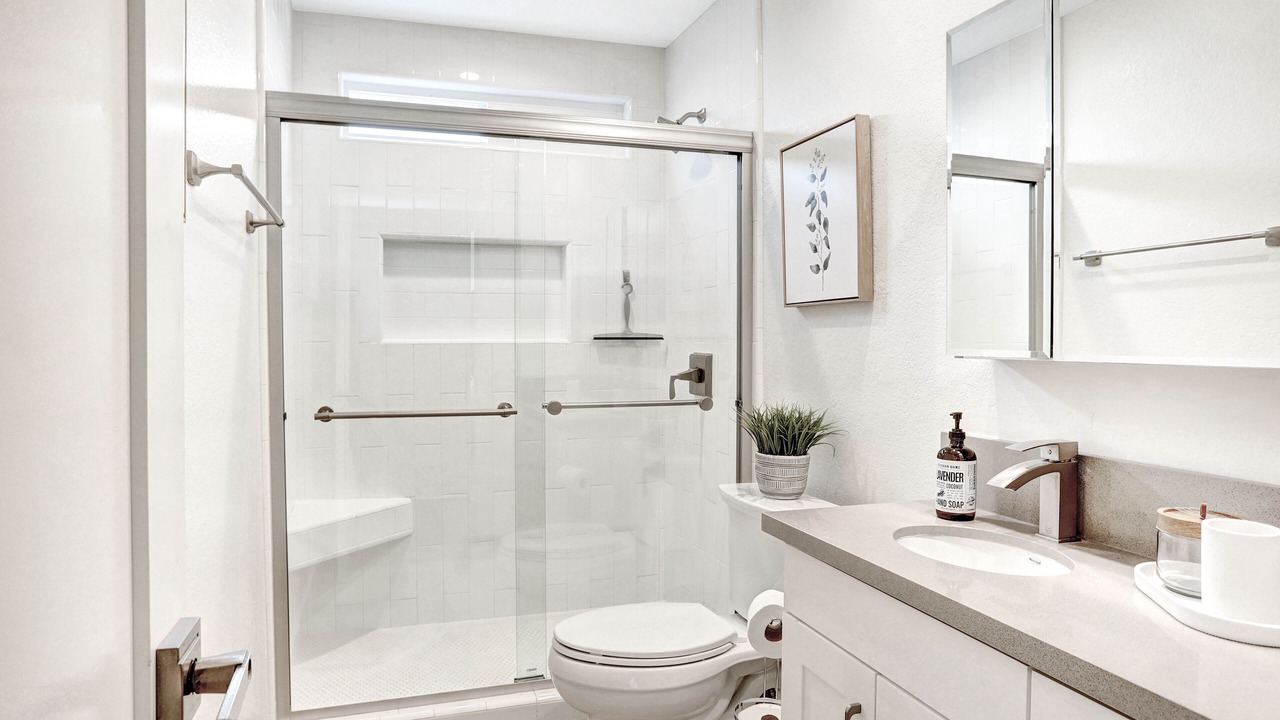 Photo of Bathroom in Lantern District
