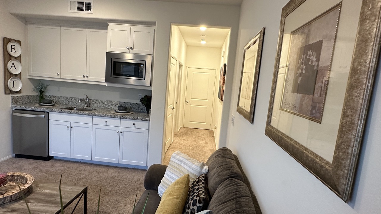 Photo of Livingroom in Victorville