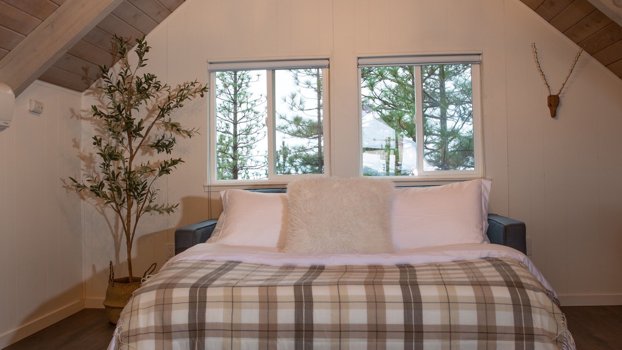 Photo of Bedroom in Groveland