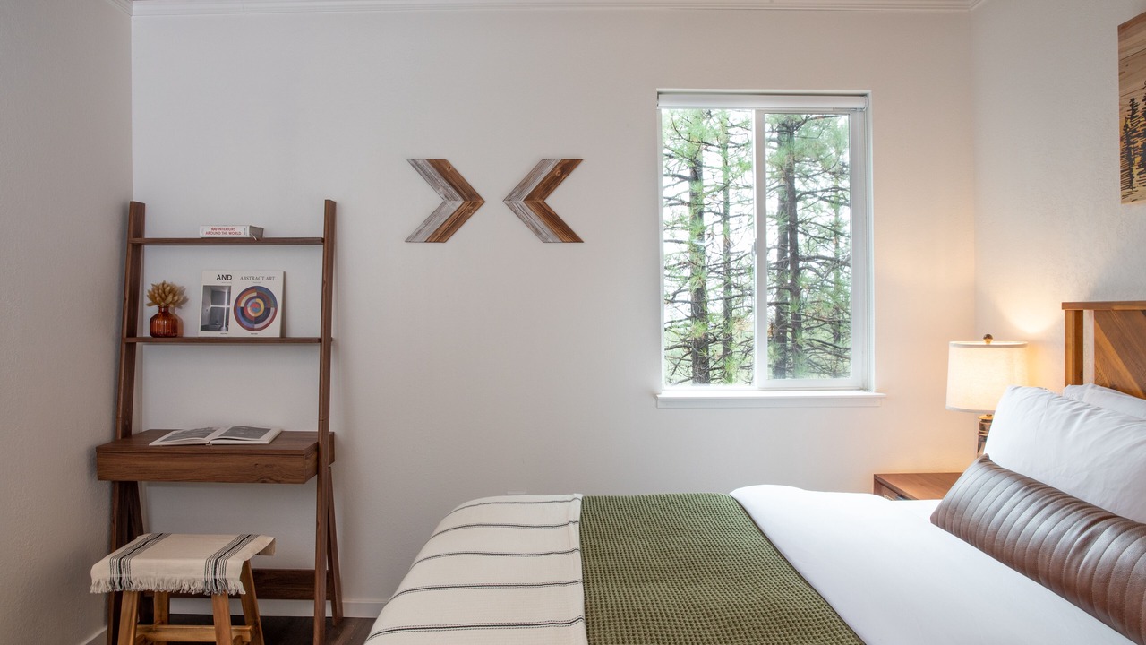 Photo of Bedroom in Groveland