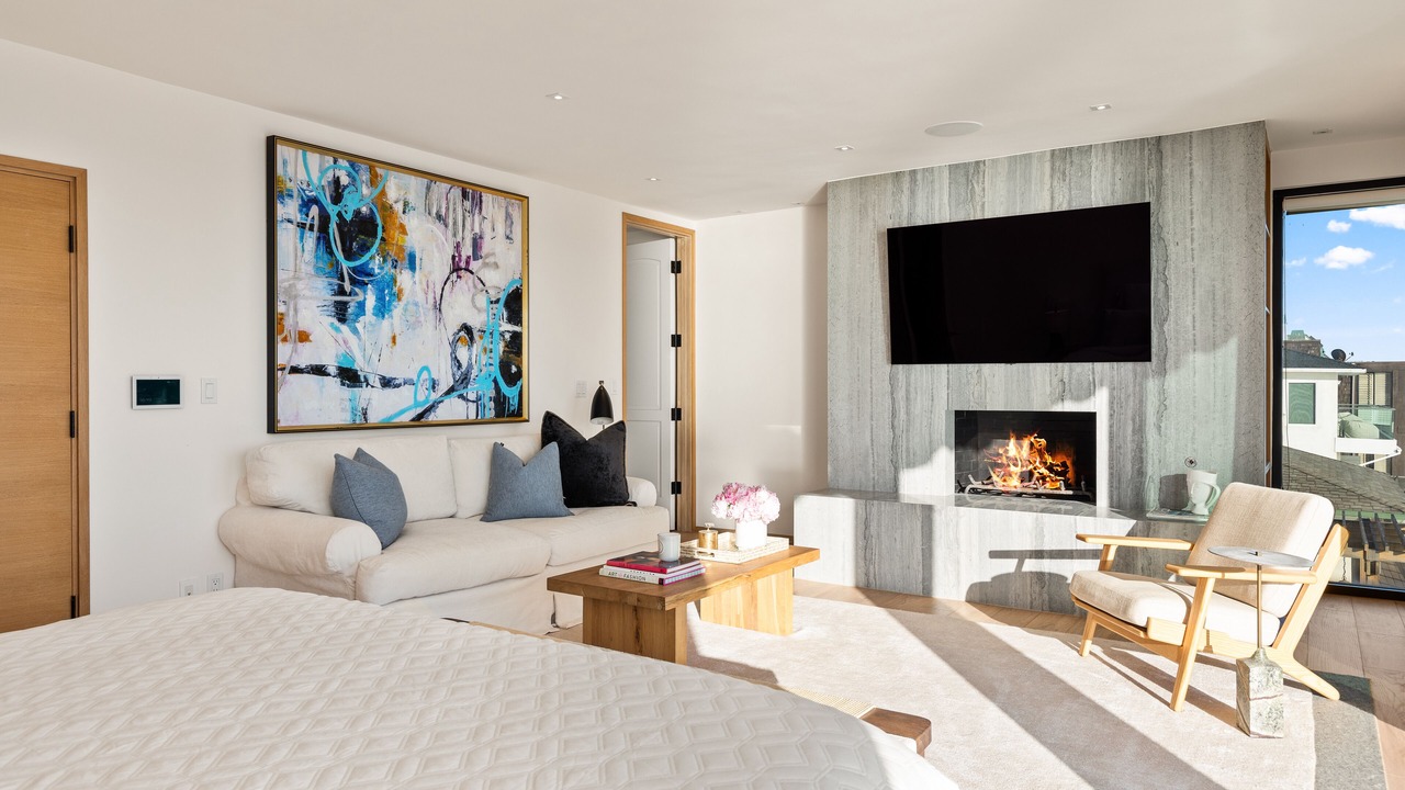 Photo of Bedroom in Eastern Malibu