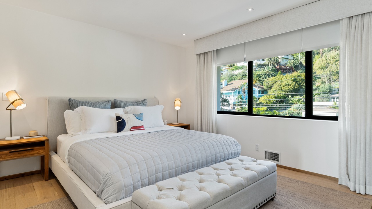Photo of Bedroom in Eastern Malibu