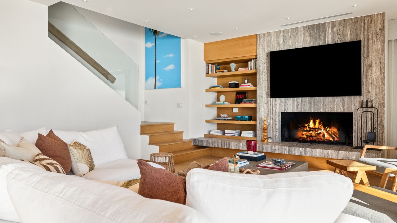 Photo of Livingroom in Eastern Malibu