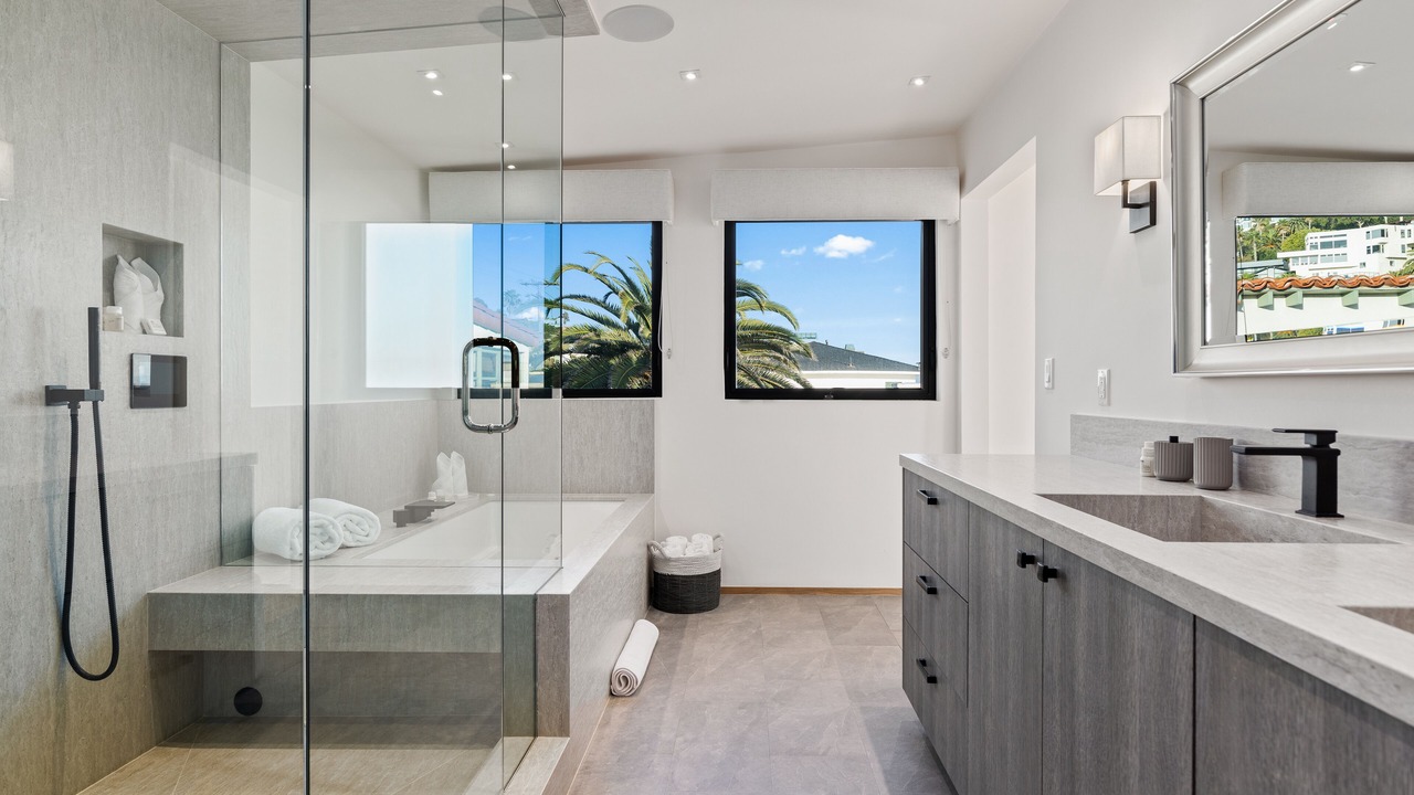 Photo of Bathroom in Eastern Malibu