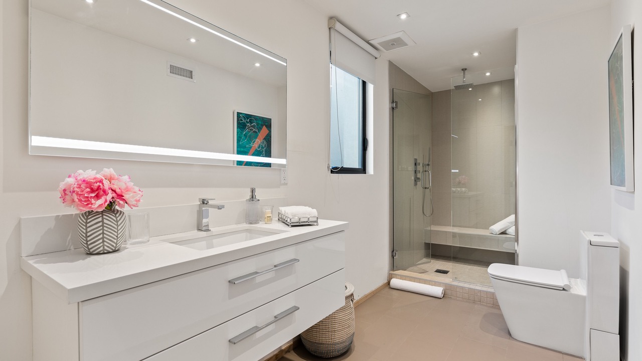 Photo of Bathroom in Eastern Malibu