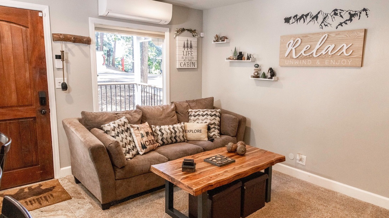 Photo of Livingroom in Arrowhead Villas