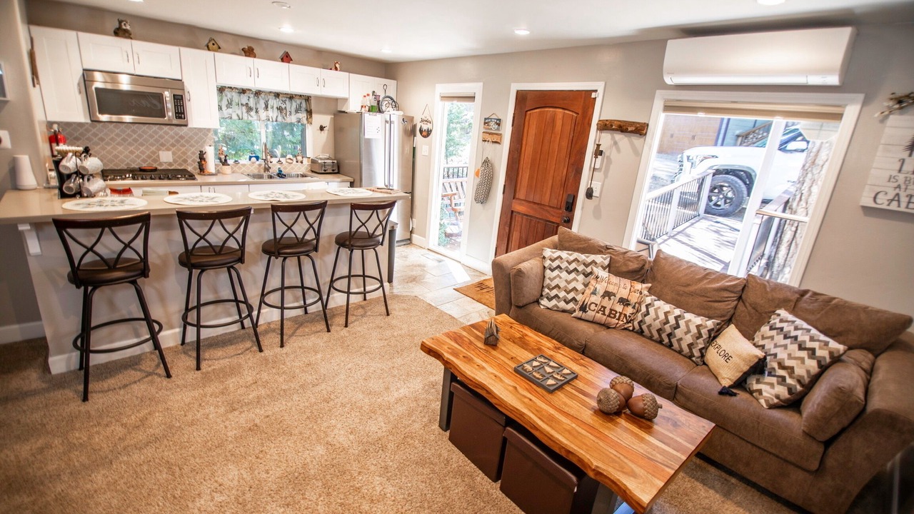 Photo of Livingroom in Arrowhead Villas