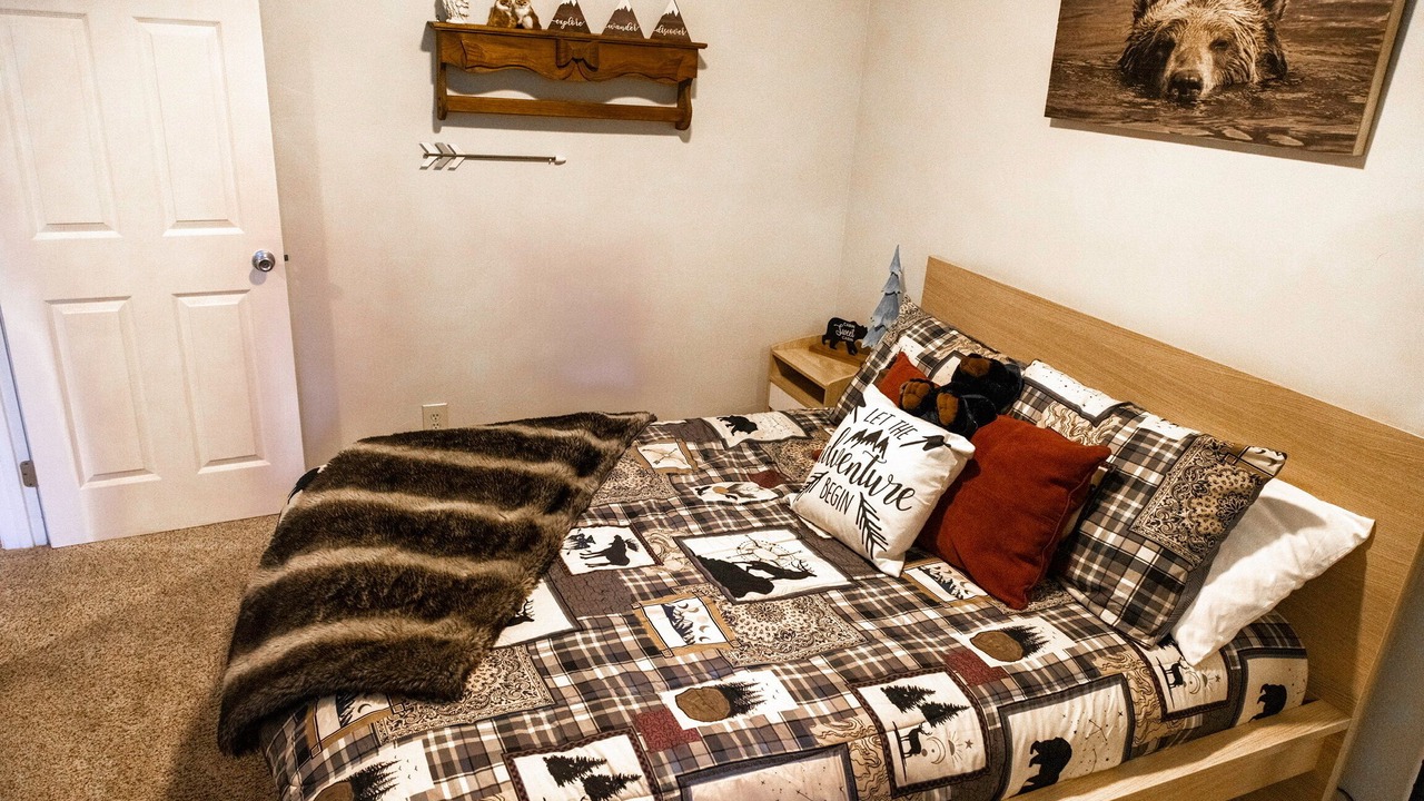Photo of Bedroom in Arrowhead Villas