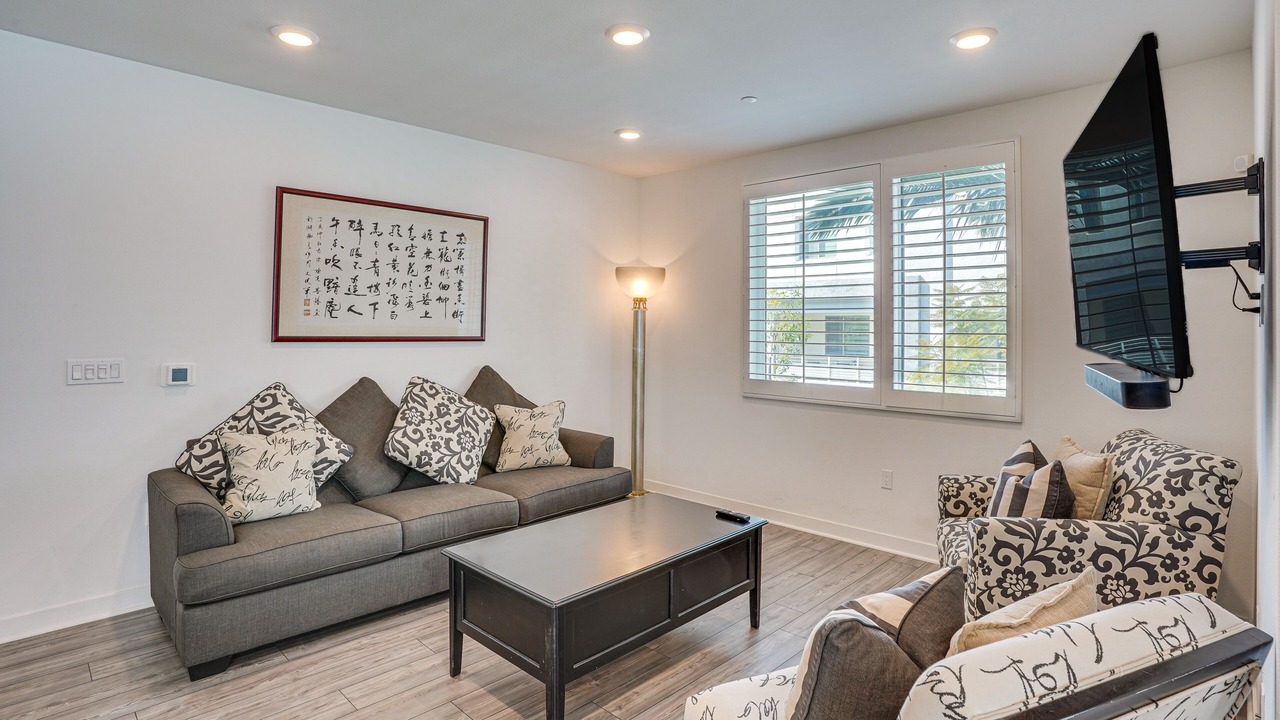 Photo of Bedroom in Platinum Triangle