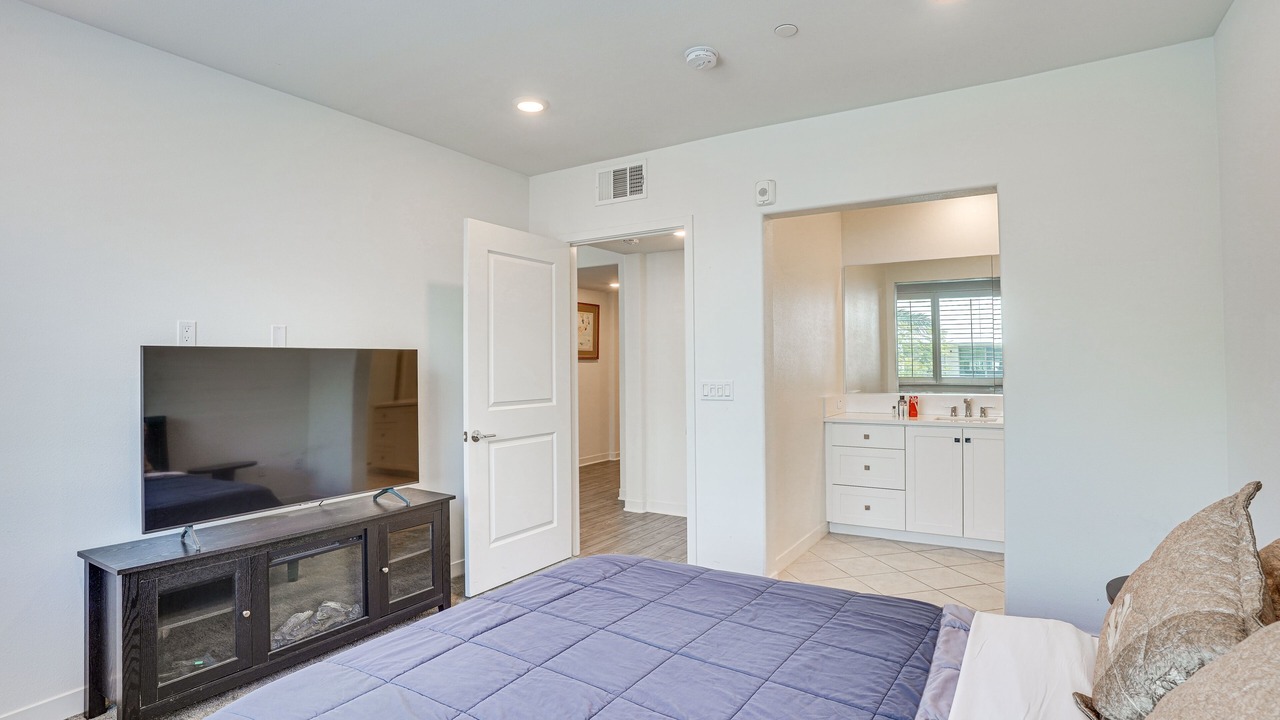 Photo of Bedroom in Platinum Triangle