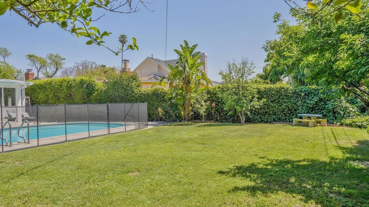 Photo of Outdoor in Valley Glen