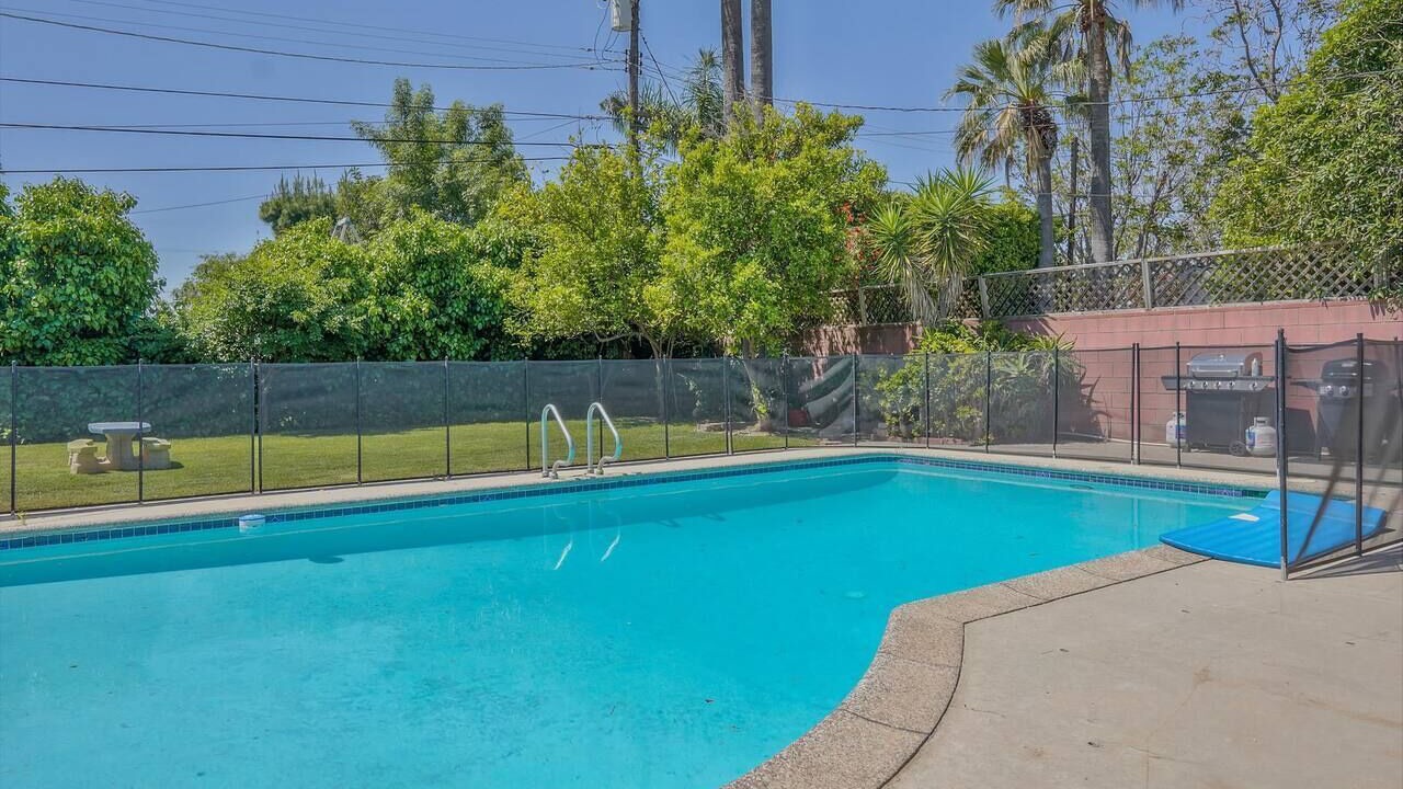 Photo of Outdoor in Valley Glen
