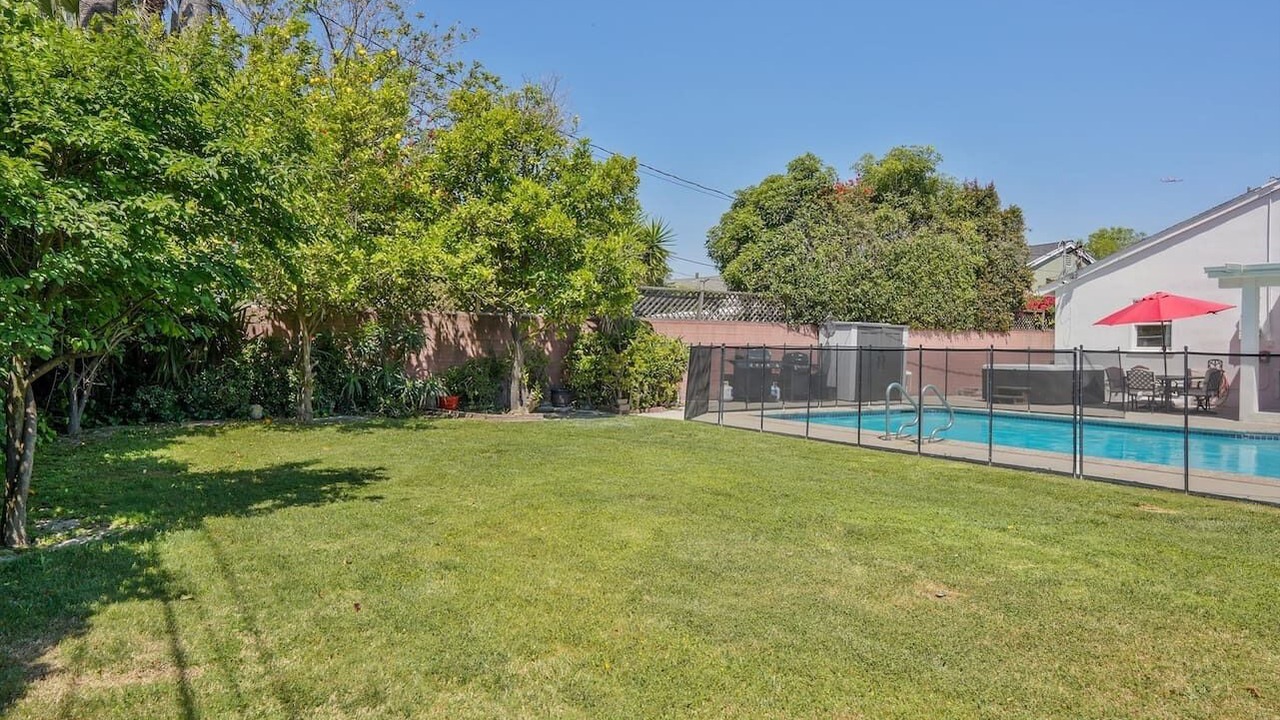 Photo of Outdoor in Valley Glen