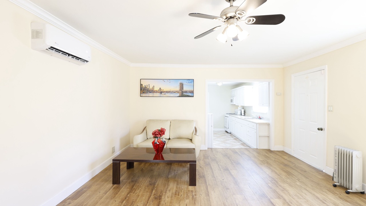 Photo of Livingroom in Northridge
