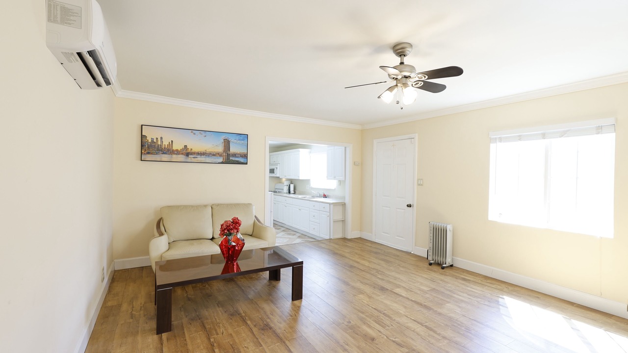 Photo of Livingroom in Northridge
