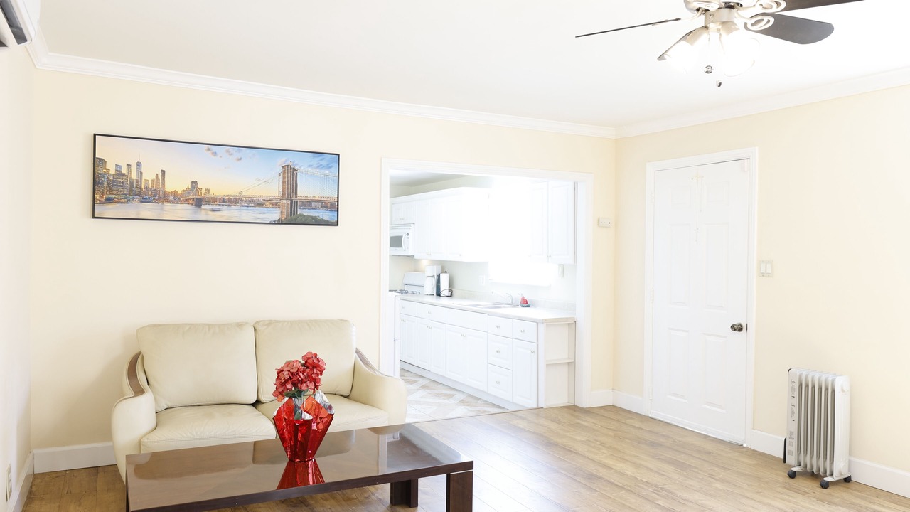 Photo of Livingroom in Northridge