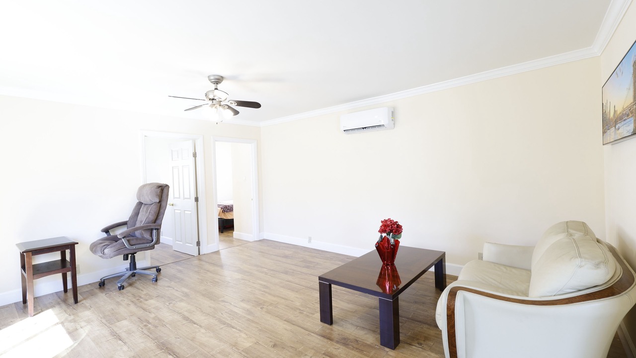 Photo of Livingroom in Northridge