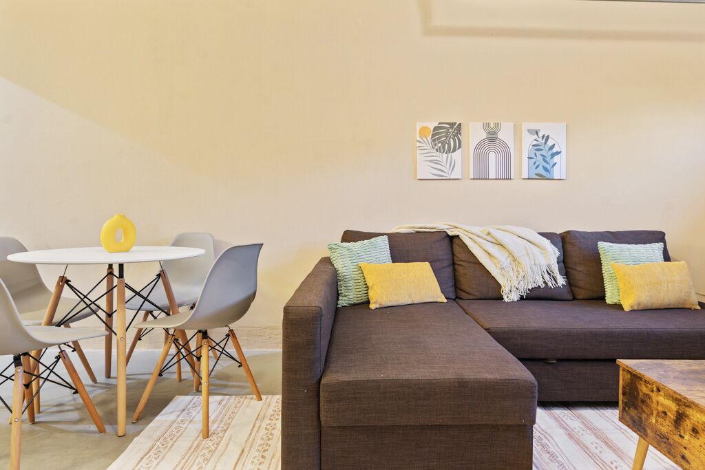 Photo of Livingroom in East Grove