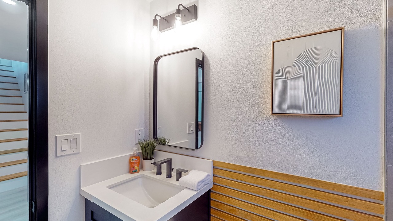 Photo of Bathroom in Blue Jay
