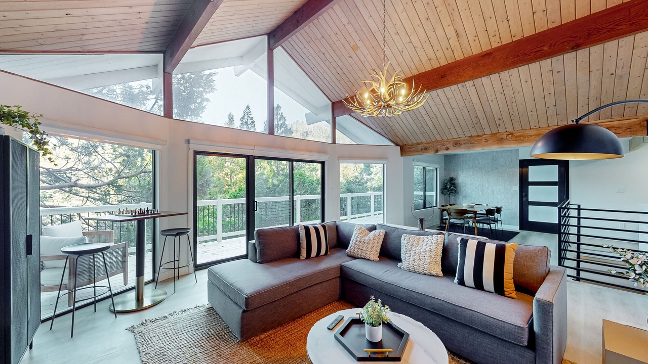 Photo of Livingroom in Blue Jay