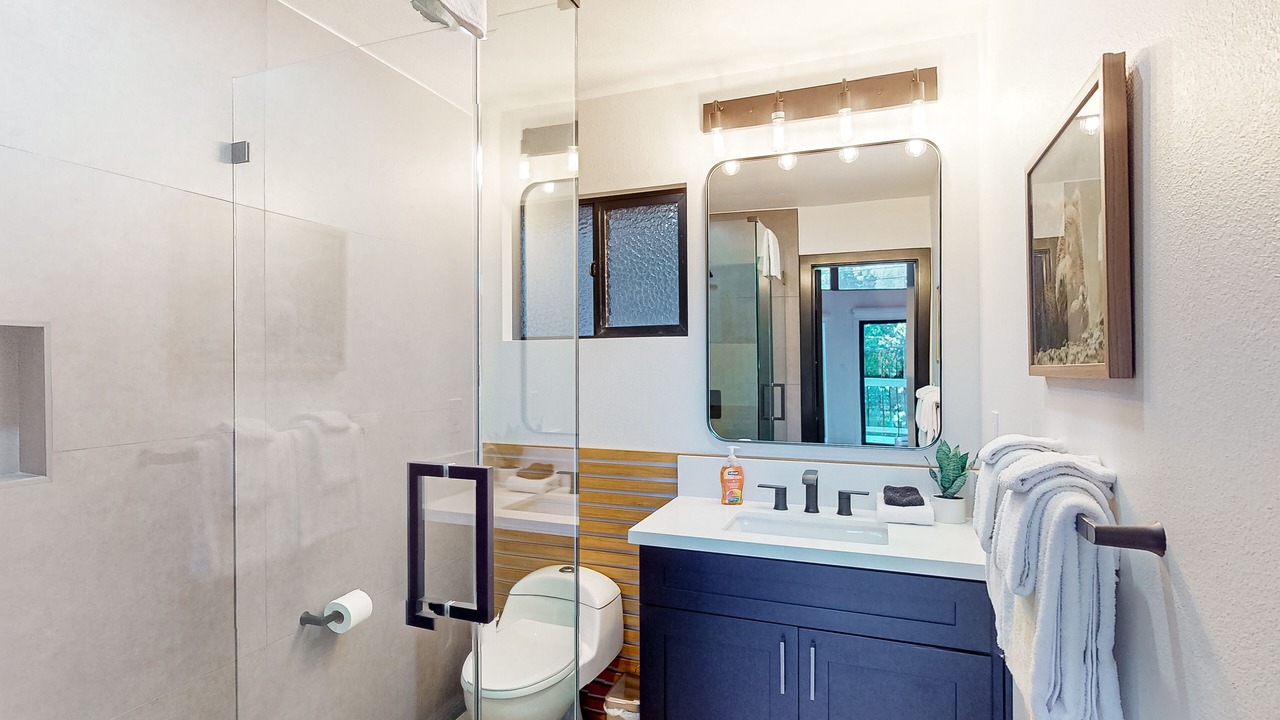 Photo of Bathroom in Blue Jay