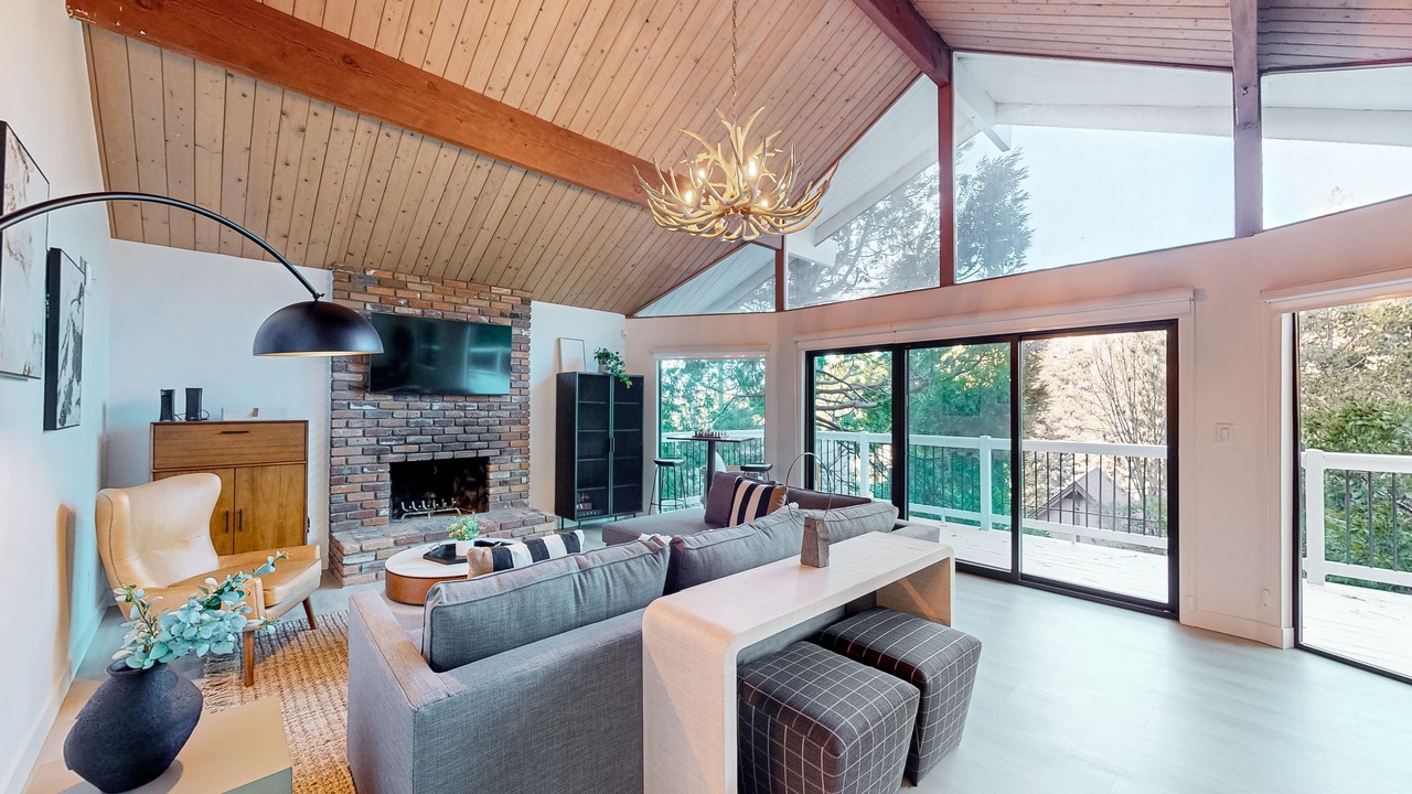 Photo of Livingroom in Blue Jay