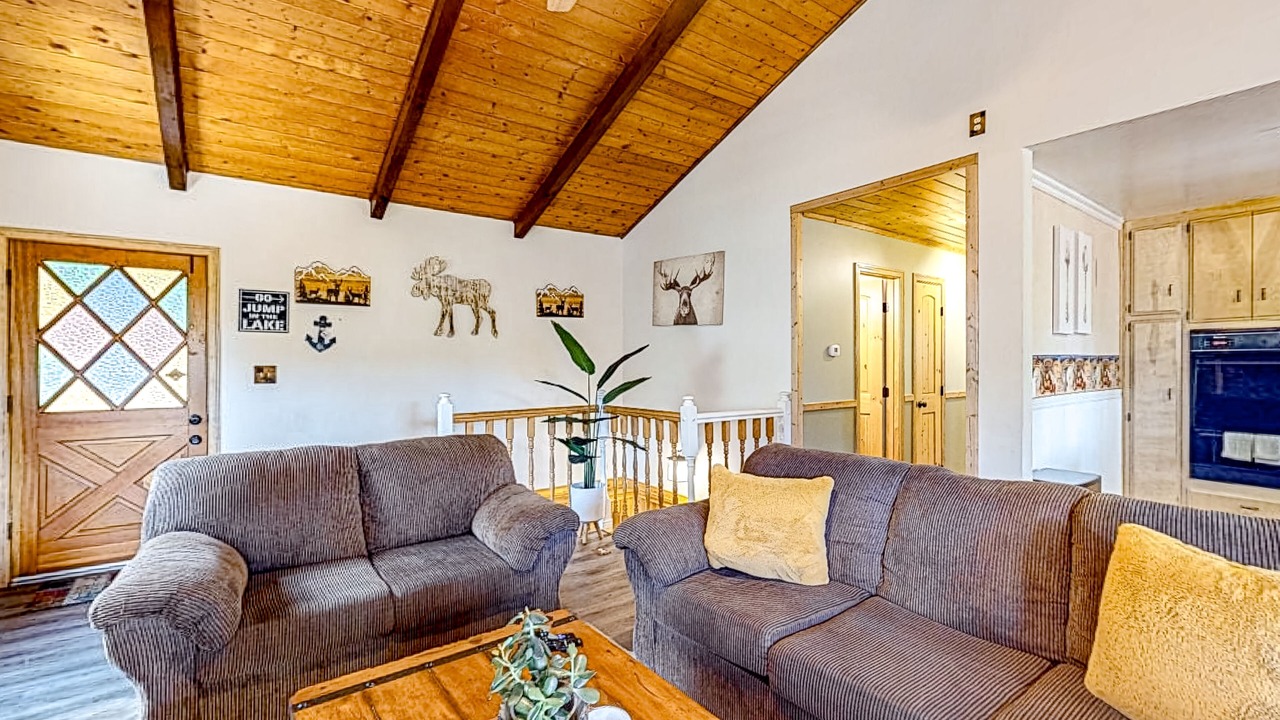 Photo of Livingroom in Crestline
