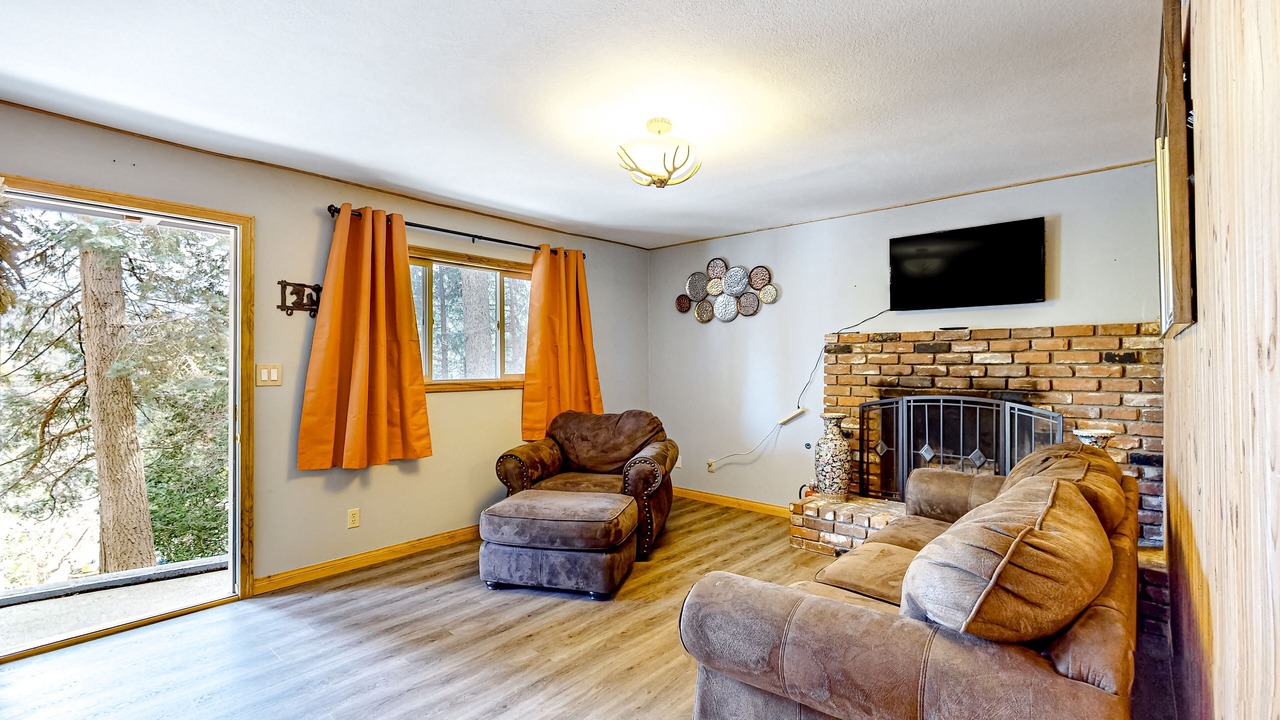 Photo of Livingroom in Crestline