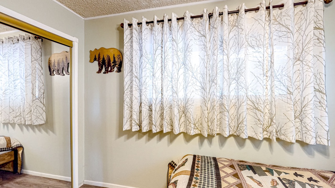 Photo of Bedroom in Crestline